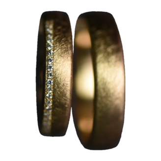 Farbspiel. Ringe in Multicolor mit Brillantpavee.