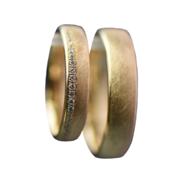 Perspektivwechsel. Ringe in mehrfarbigem Gold mit Brillantpavee.