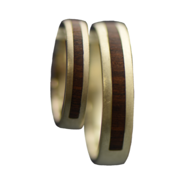 Dark Wood meets White Gold. Ringe aus Holz und Weißgold